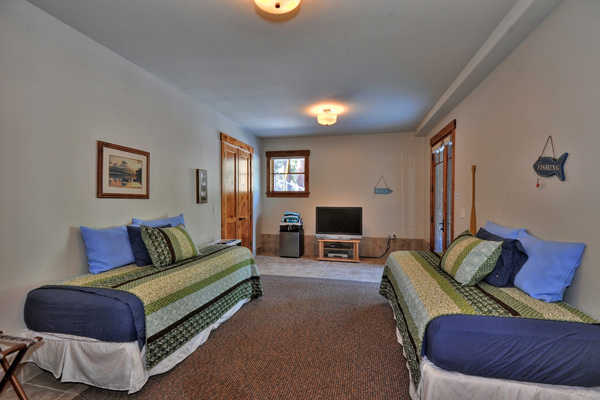 Lake Front House - Bedroom 4